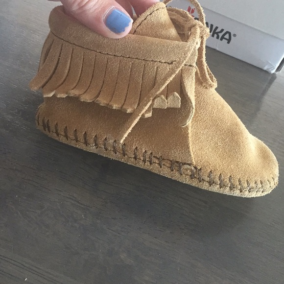 Minnetonka moccs size 5 - Picture 2 of 4